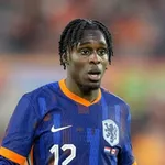 FC Barcelone Mercato : une cible de Flick calme le jeu