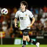 FC Barcelone Mercato : une première offre est partie pour un milieu !