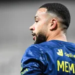 FC Barcelone, OL – Mercato : Depay oppose Laporte et Koeman avec l’avenir de Messi en jeu