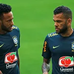 FC Barcelone, PSG – Mercato : Alves fait une confidence qui va énerver Neymar