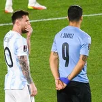FC Barcelone, PSG – Mercato : Suarez sondé par les Blaugrana en pensant à Messi ?