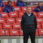FC Barcelone – Real Madrid (1-2) : les images de l’agression de Koeman choquent, le Barça réagit !