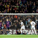 FC Barcelone – Real Madrid : Benzema entre dans l’histoire, le Barça y retourne de triste manière