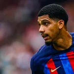 FC Barcelone : Umtiti pris en exemple pour inciter Araujo à être opéré !