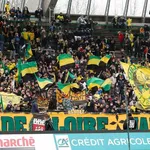 FC Nantes : la Brigade Loire a mis le feu et envoyé un message saignant