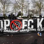 FC Nantes : la nouvelle banderole incendiaire des Ultras sur le clan Kita