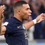 Equipe de France : Mbappé marche sur les pas de Pelé