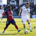 Le FC Nantes ramène un point de Metz, le RC Lens renverse Angers, Bordeaux n&rsquo;est plus dernier