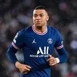 Le PSG fait trembler Madrid pour Mbappé, le Barça planche sur une défense 100% gratuite !
