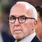 Les infos du jour : McCourt prend une décision radicale, Batlles est le nouvel entraîneur de l’ASSE, Mbappé et Benzema s’évitent