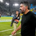 Les infos du jour : Gattuso et Grosso déjà menacés à l’OM et l’OL, le PSG accélère son Mercato, Xavi conforté au Barça