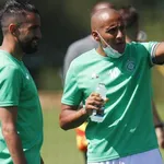 Les infos du jour : Khazri et Boudebouz sortent du silence à  l’ASSE, Cavani au cÅ“ur d’une polémique raciste en Angleterre
