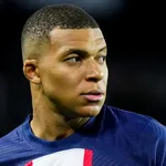 Les infos du jour : la situation se tend encore entre Mbappé et le PSG, Batlles annonce de grands changements à  l’ASSE, Blanc marque déjà  son territoire à  l’OL