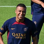Les infos du jour : le feuilleton Mbappé continue, la légende Buffon raccroche les gants, le FC Barcelone en pleine tourmente