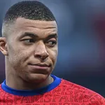 Les infos du jour : Le PSG tremble pour Mbappé, Varane forfait à  Chelsea, l’ASSE remercie ses briscards
