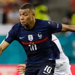 Les infos du jour : le Qatar joue son va-tout pour Mbappé, l'AC Milan lâche Kamara (OM), Griezmann bientôt loin de Messi