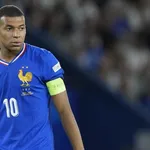 Les infos du jour : les Bleus et Mbappé sous pression, DAZN capitule, Maupay se présente à  l'OM