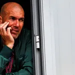 Les infos du jour : Zidane s’est envolé pour le Qatar et se rapproche du PSG, Pérez tacle Mbappé à  la présentation de Tchouaméni, Gomis lâche ses vérités