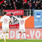 Ligue 1 : un bus de supporters caillassé, les terribles images