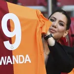 Loin de Mauro Icardi et de ses enfants, Wanda Nara craque totalement !
