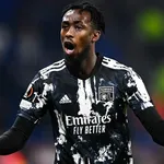 Suspense pour Ekitike, Lorient vise une piste lyonnaise de Nantes, anomalie cardiaque pour Ounas