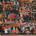 LOSC – RC Lens : le cortège impressionnant du peuple Sang et Or avant le Derby du Nord