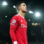 Manchester United, PSG : Cristiano Ronaldo imite Messi et fait un cadeau au pape François