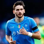 Mercato : accord PSG – Kvaratskhelia, Paris derrière l’énorme bombe de son clan ?