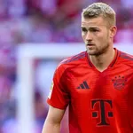 Mercato : le PSG revient à  la charge pour De Ligt, il sort du silence sur son avenir