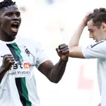 Monaco va signer un crack, Nice s’éloigne d’un joli coup en L1, Costil rebondit, l’ESTAC cible un joueur du PSG