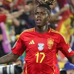 Nico Williams s’enflamme pour une légende du Real Madrid, le Barça continue de le draguer !