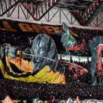 OL – ASSE : des Ultras lyonnais bravent le confinement et mettent le feu au dernier entraînement !