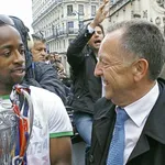 OL : Aulas accusé d’avoir arrangé un match, Govou vole à  son secours