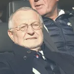 OL : Aulas accusé de conflit d’intérêt après la sanction d’un club concurrent !
