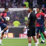 OL – PSG : Barcola et Lukeba se font détruire pas les ultras lyonnais !