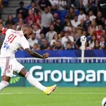 OL – ESTAC : les Lyonnais accrochés par les Troyens à la pause
