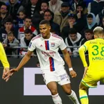 OL – FC Nantes : un titulaire de Laurent Blanc s'est fait chahuter par les Canaris