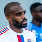 OL : Lacazette absent contre Feyeneoord à  cause de piqûres de guêpes ?