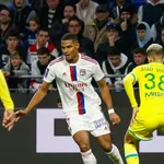 OL : Laurent Blanc privé d'un titulaire à  Nantes, Cherki en grand danger ?