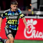 Mercato : après l'OM, l’OL s'attaque à Thiago Almada, il a donné une première réponse aux Gones