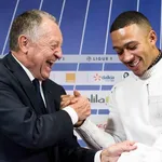 OL – Mercato : le FC Barcelone voit Aulas jouer au poker menteur pour Depay