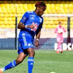 OL – Mercato : le Stade Rennais a fait une offre juteuse pour Simakan (RC Strasbourg) !