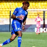 OL – Mercato : le Stade Rennais a fait une offre juteuse pour Simakan (RC Strasbourg) !
