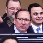 OL – Mercato : Textor hausse le ton, un ex du PSG et un autre renfort de taille soulagent Blanc