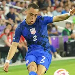 OL – Mercato : un joueur du FC Barcelone pour oublier Malo Gusto ?