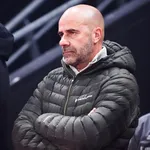 OL : Peter Bosz fait la sourde oreille aux critiques, il a son plan et s’y tient !