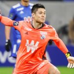 OL – RC Strasbourg (3-0) : Pierre Ménès fusille un joueur du RCSA