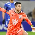 OL – RC Strasbourg (3-0) : Pierre Ménès fusille un joueur du RCSA