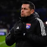 OL – RC Strasbourg : la joie mesurée de Sage, qui livre le verdict de la blessure de Lacazette
