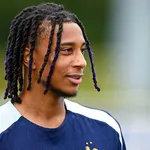 Les infos du jour : Olise devrait débuter contre l’Italie, l’OL a une offre pour Orban, Pernod-Ricard renonce au PSG